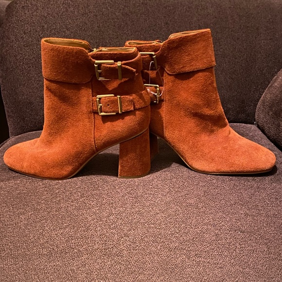 FRANCO SARTO. Brand New cognac color suede ankle boots. - Picture 2 of 4